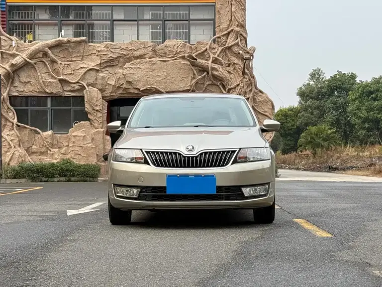 Skoda Rapid 1.6 L Auto Superior