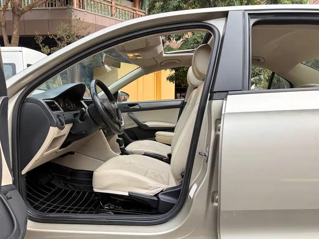 Rapid 1.6 L Auto Superior