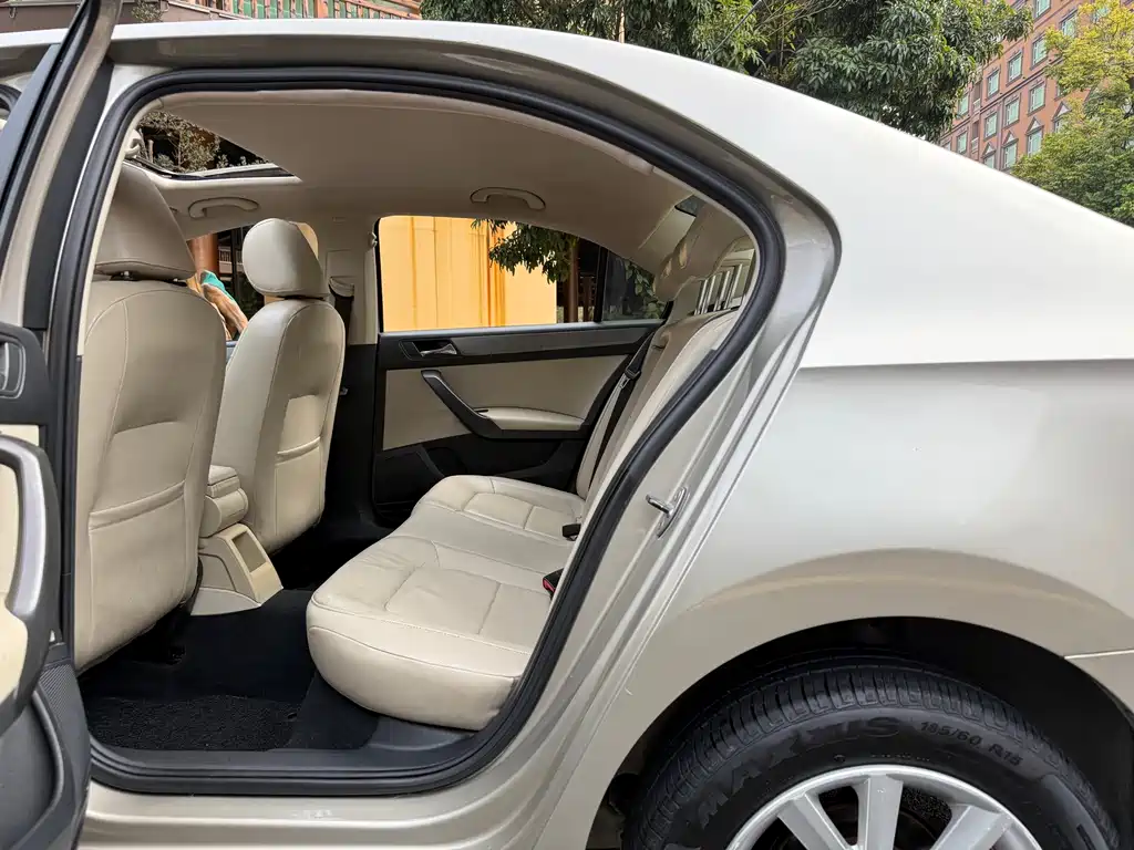 Rapid 1.6 L Auto Superior