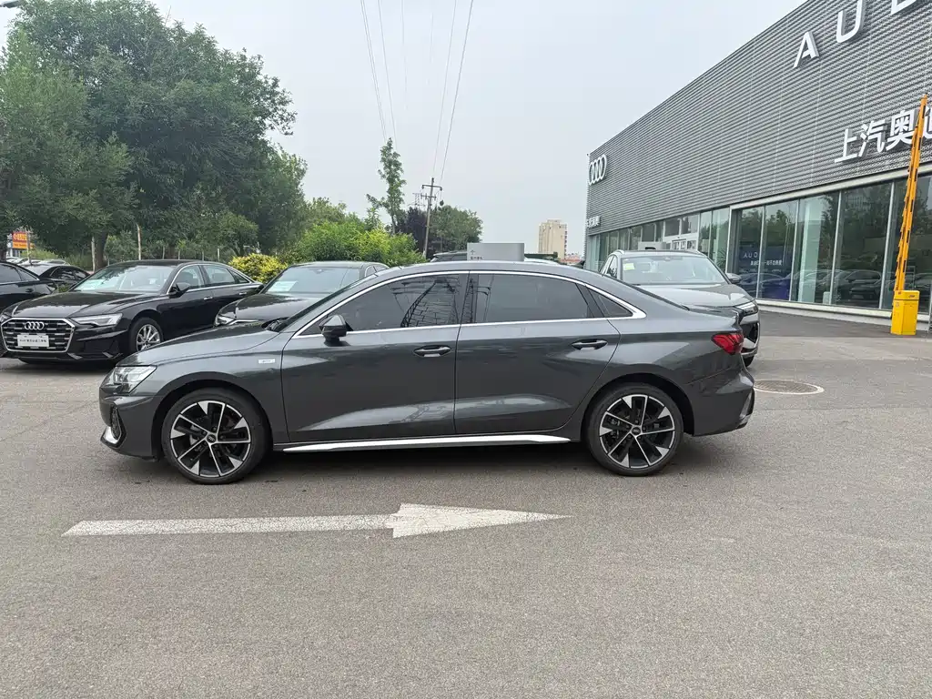 Audi A3 A3 L Limousine 35 TFSI Flying Spur Premium