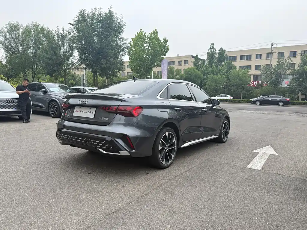 Audi A3 A3 L Limousine 35 TFSI Flying Spur Premium