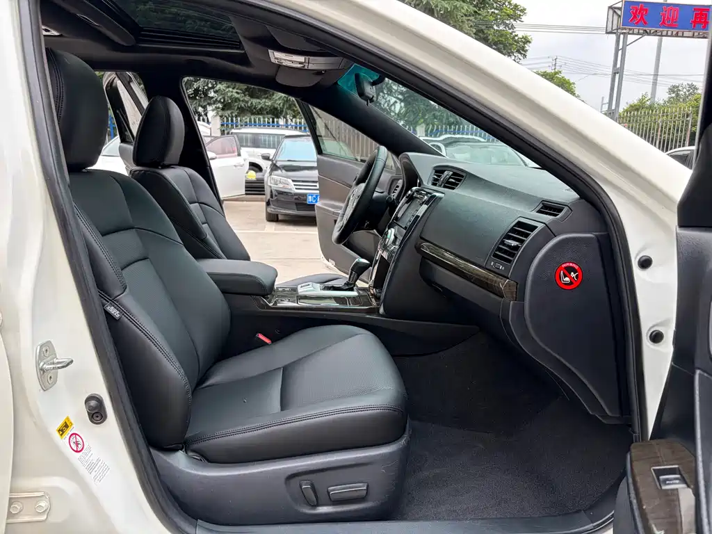 Mark X 2.5 V Style Sharp Navigation