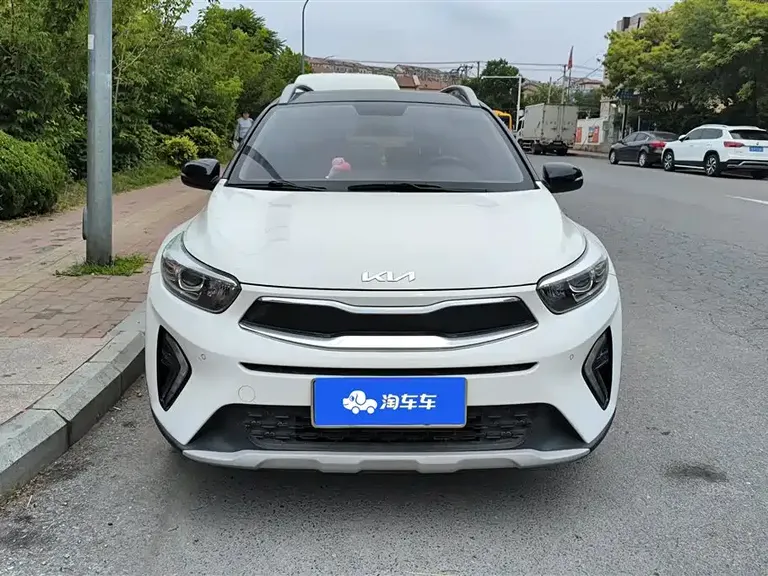 Kia Stonic 1.4 L CVT Fun Enjoyment Sunroof