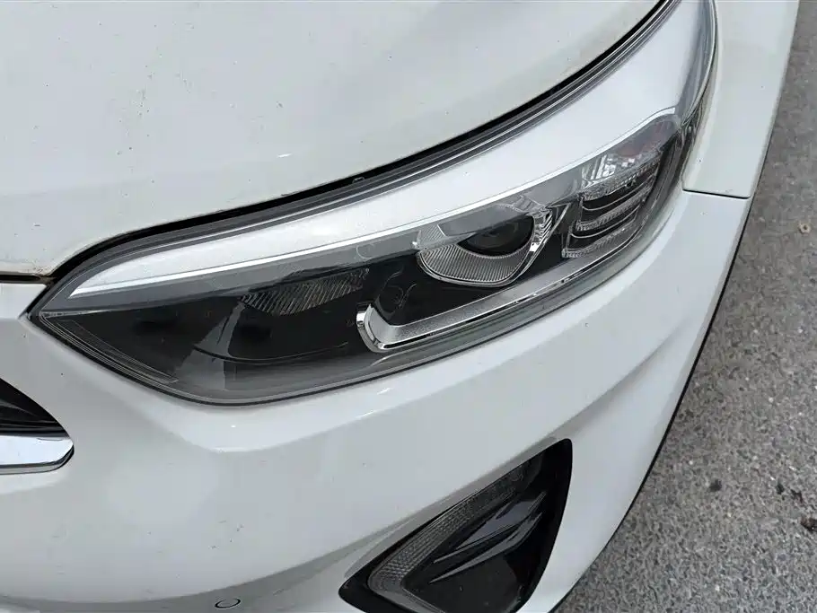 Stonic 1.4 L CVT Fun Enjoyment Sunroof
