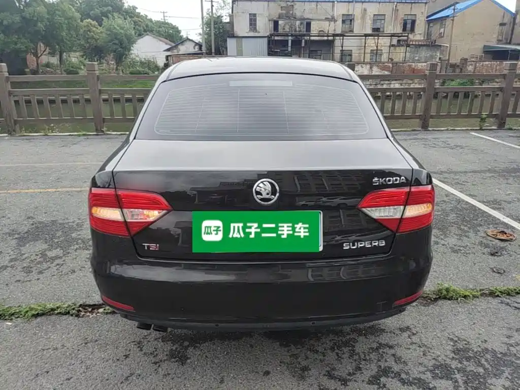 Superb 1.8 TSI Auto Noble