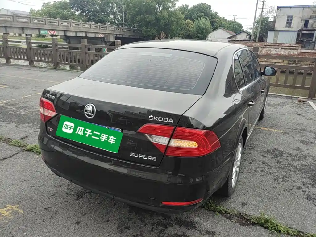 Superb 1.8 TSI Auto Noble