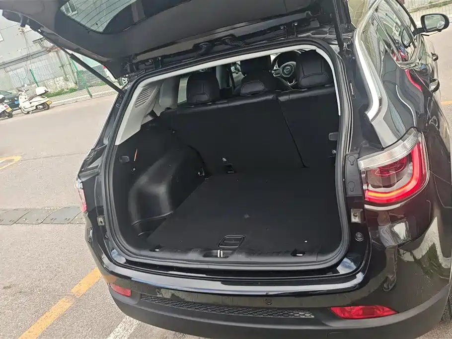 Compass 200 T Auto Home Enjoyment