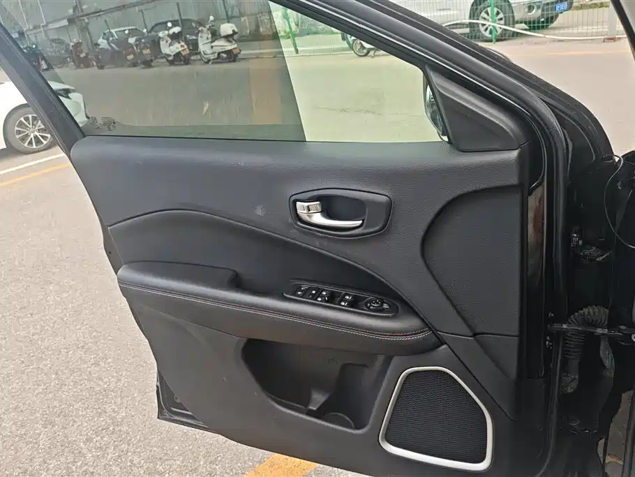 Compass 200 T Auto Home Enjoyment