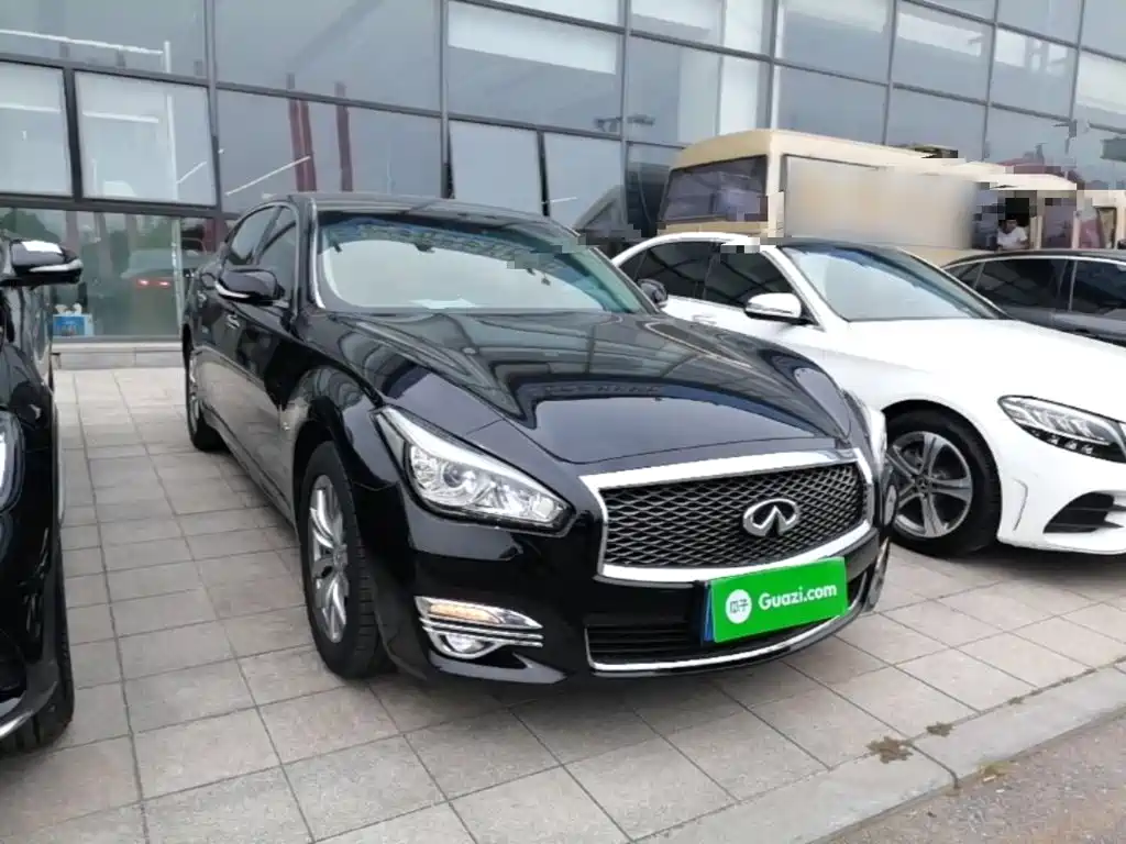 Infiniti Q70 Q70 L 2.5 L Elite