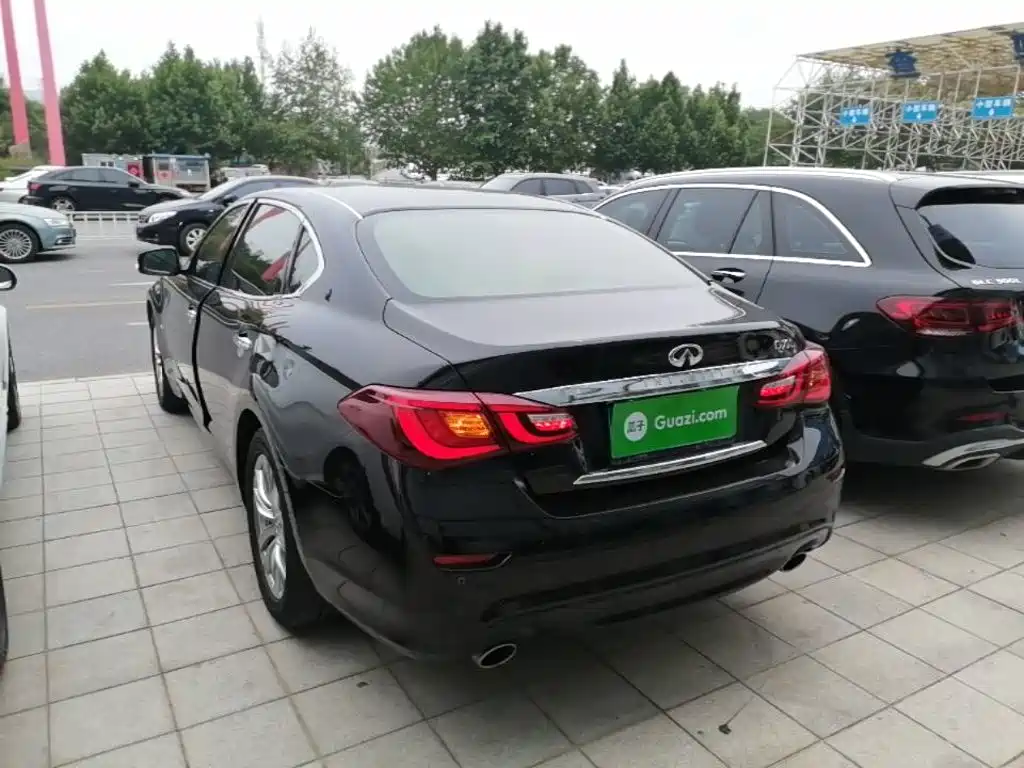 Infiniti Q70 Q70 L 2.5 L Elite