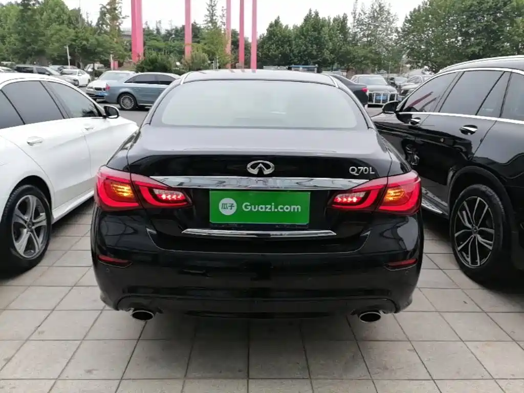 Infiniti Q70 Q70 L 2.5 L Elite