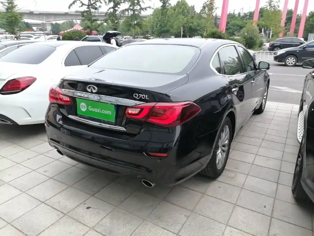 Infiniti Q70 Q70 L 2.5 L Elite