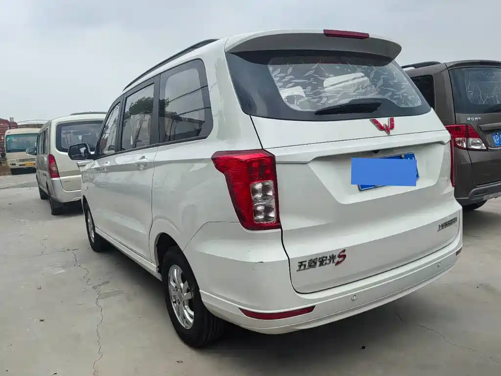 Wuling Hongguang 1.5 L S Comfort CN-VI LAR