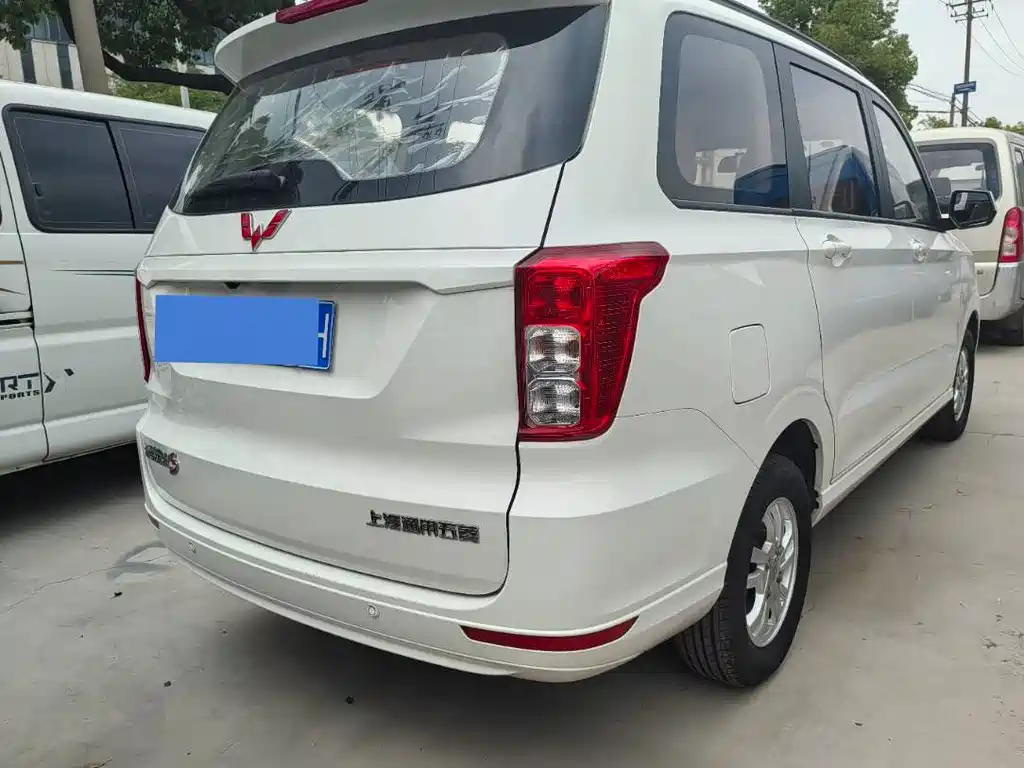 Wuling Hongguang 1.5 L S Comfort CN-VI LAR