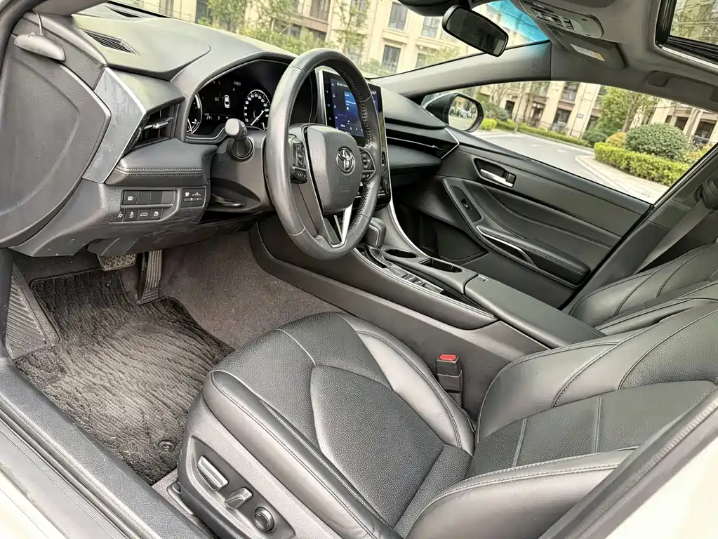 Avalon Dual Engine 2.5 L Luxury