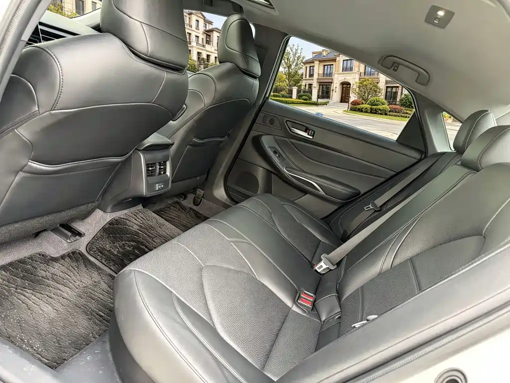 Avalon Dual Engine 2.5 L Luxury