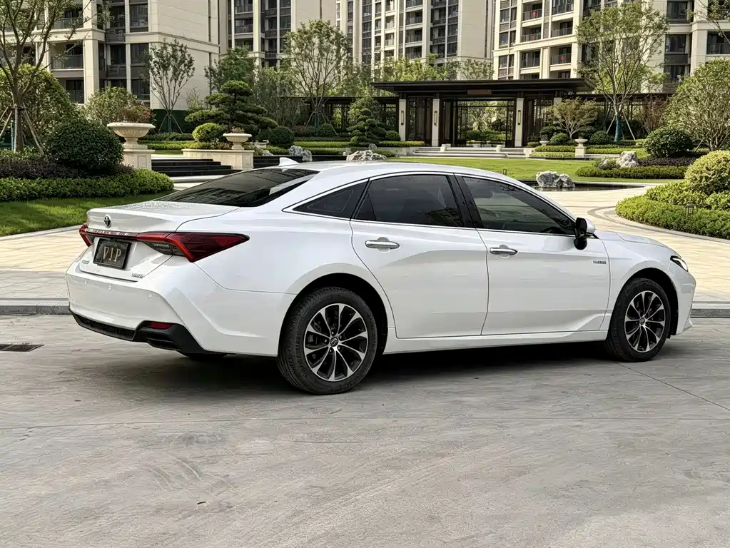 Avalon Dual Engine 2.5 L Luxury
