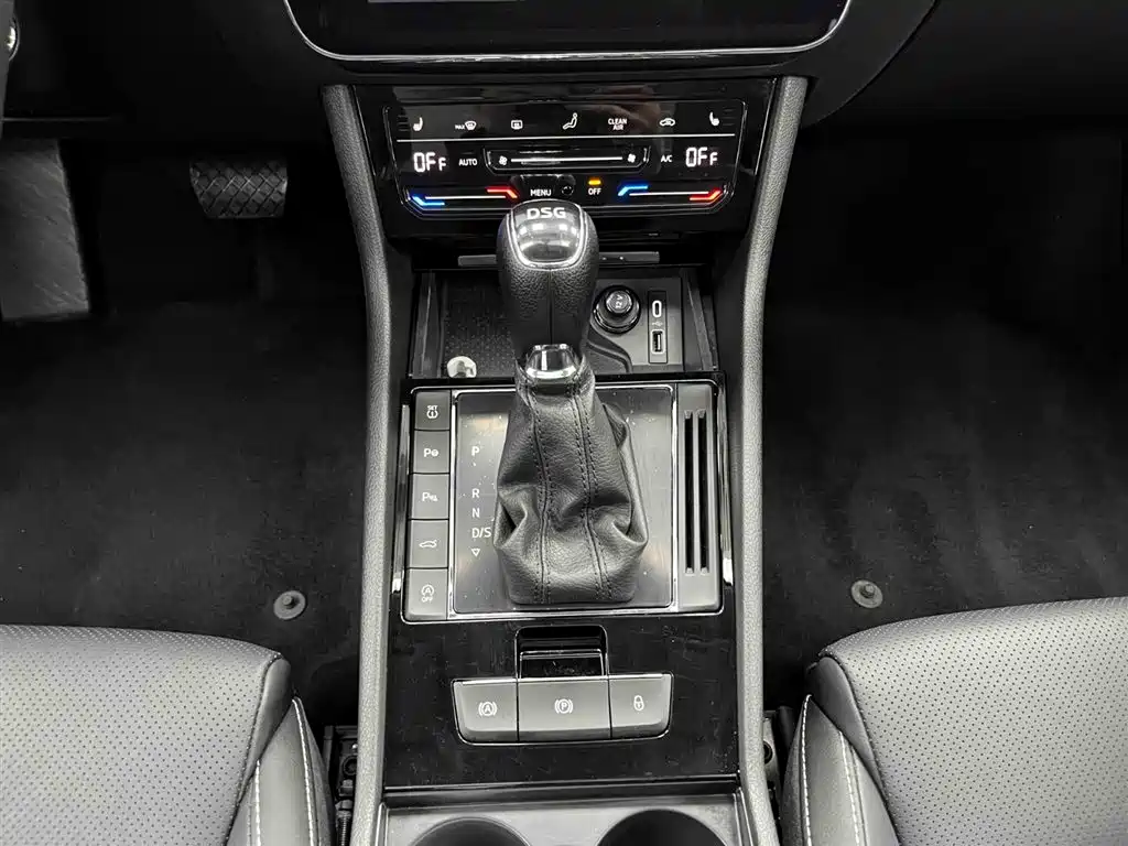 Superb Facelift TSI280 DSG Premium