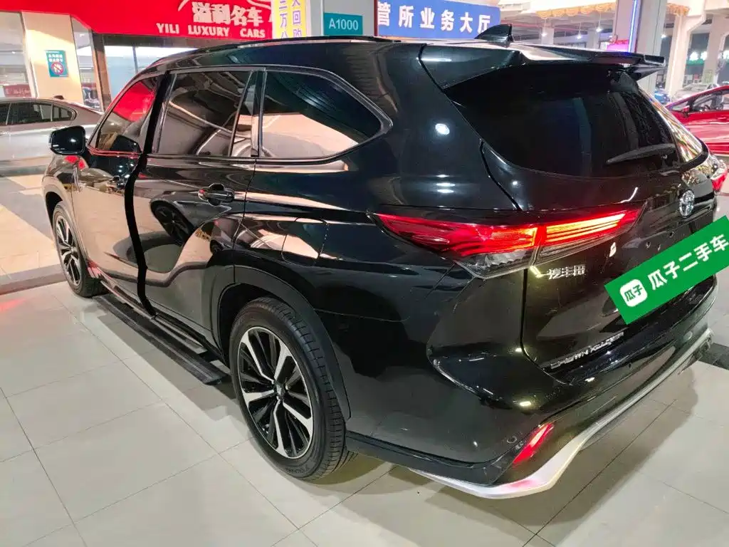 Crown Kluger 2.5 L HEV 4 WD Distinguished