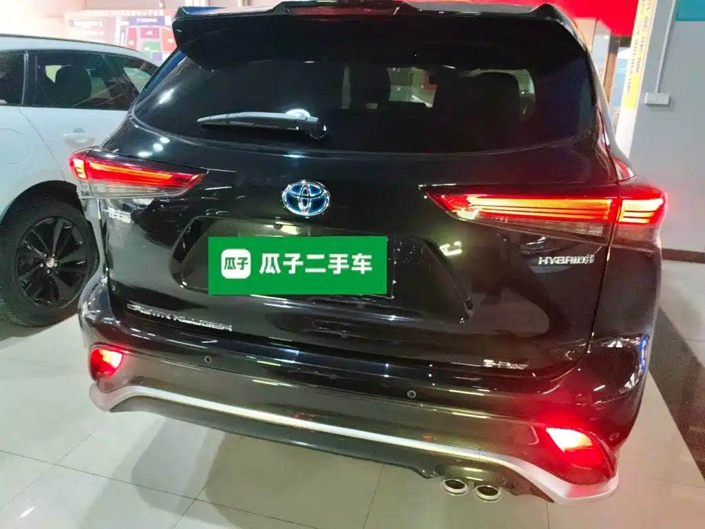 Crown Kluger 2.5 L HEV 4 WD Distinguished