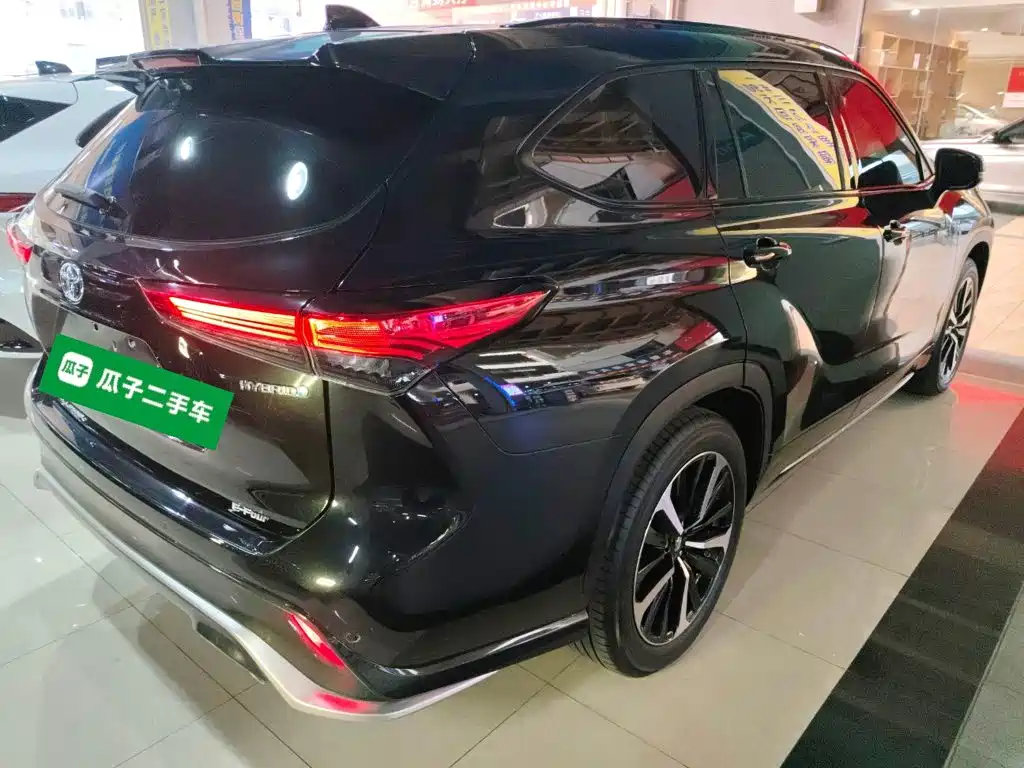 Crown Kluger 2.5 L HEV 4 WD Distinguished