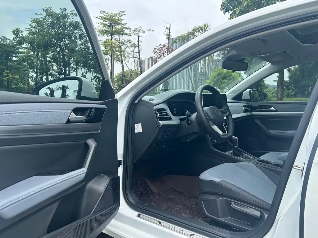 Lavida Facelift 1.5 L Auto 5 Million
