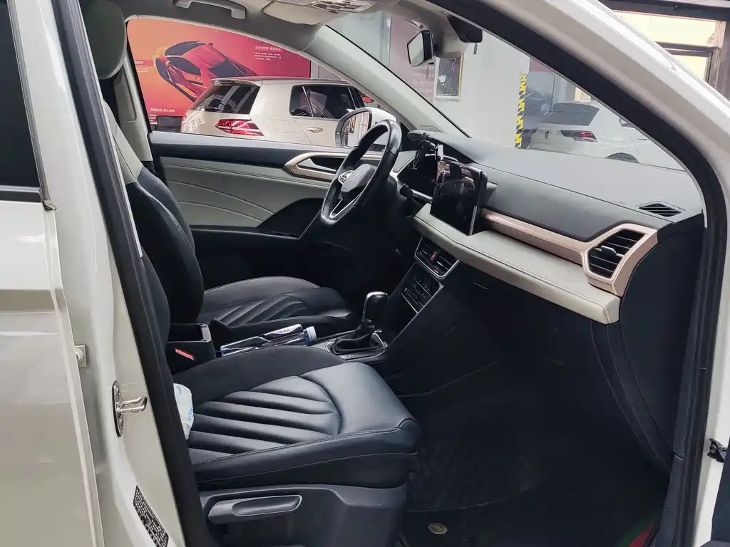 Tharu 300 TSI 2 WD Bright Moon