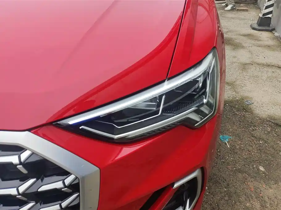 Audi Q3 35 TFSI Fashion Dynamic (1.4 T)