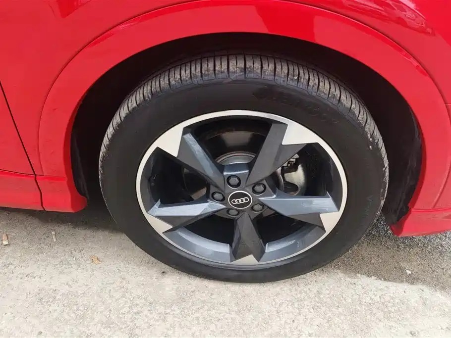 Audi Q3 35 TFSI Fashion Dynamic (1.4 T)