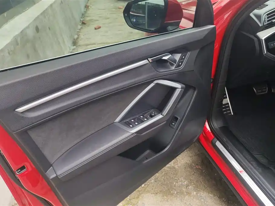 Audi Q3 35 TFSI Fashion Dynamic (1.4 T)