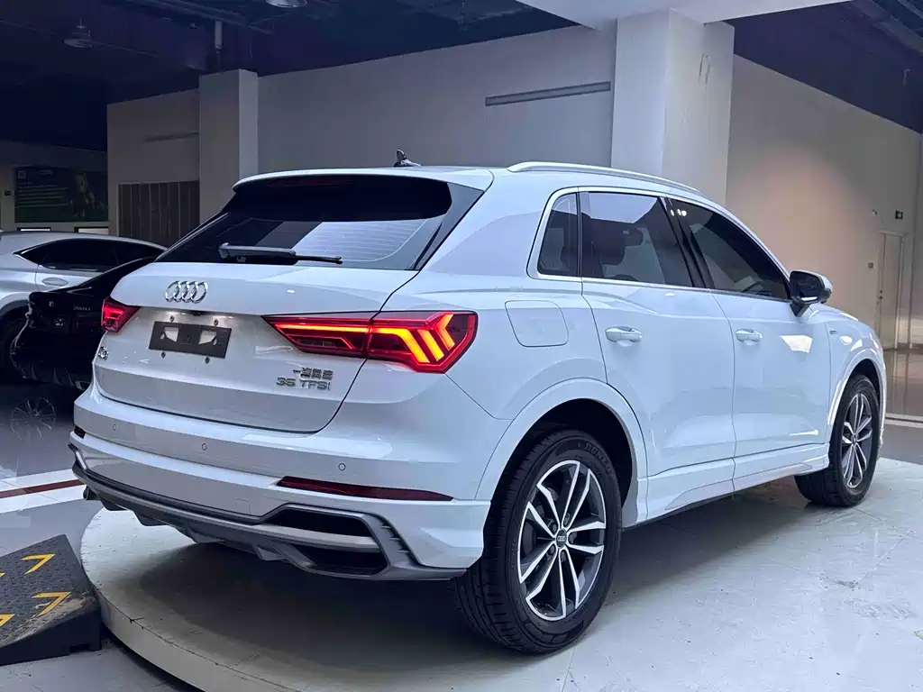 Audi Q3 35 TFSI Progressive Dynamic (1.4 T)