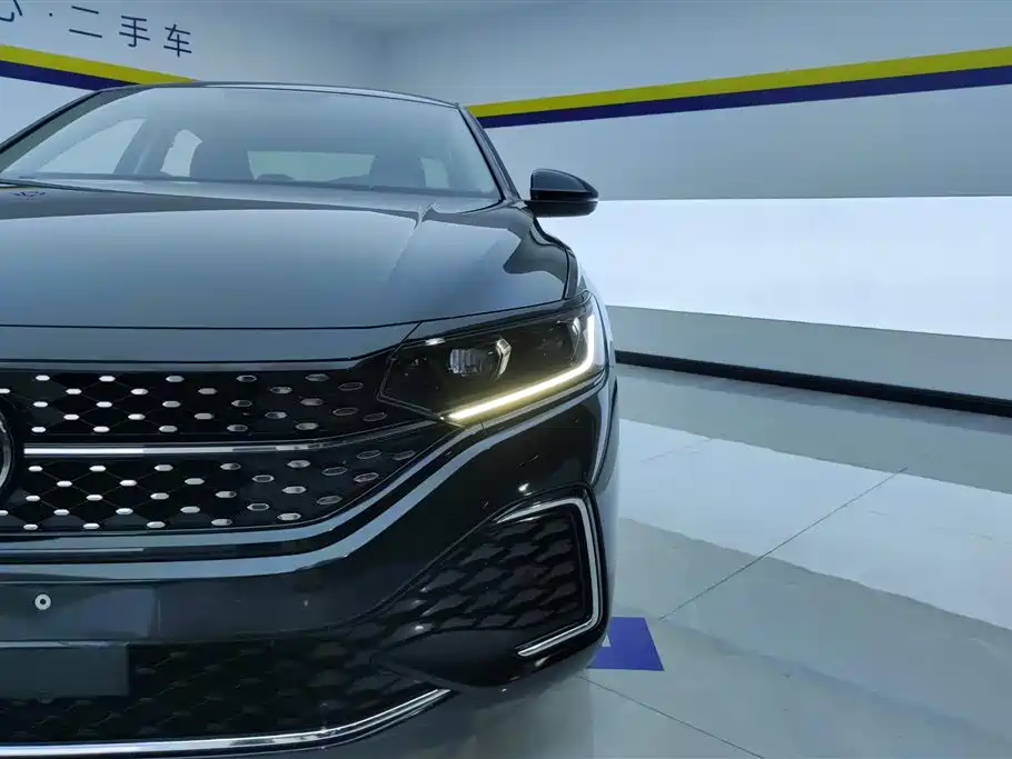 Passat Facelift 330 TSI Starry Sky Elite