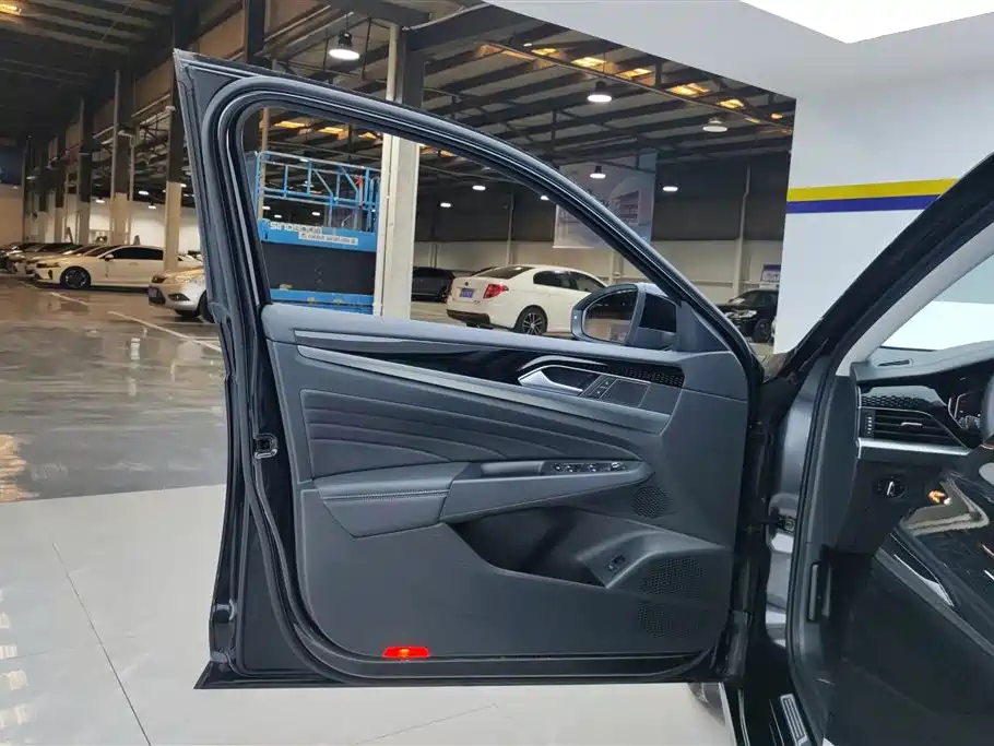 Passat Facelift 330 TSI Starry Sky Elite