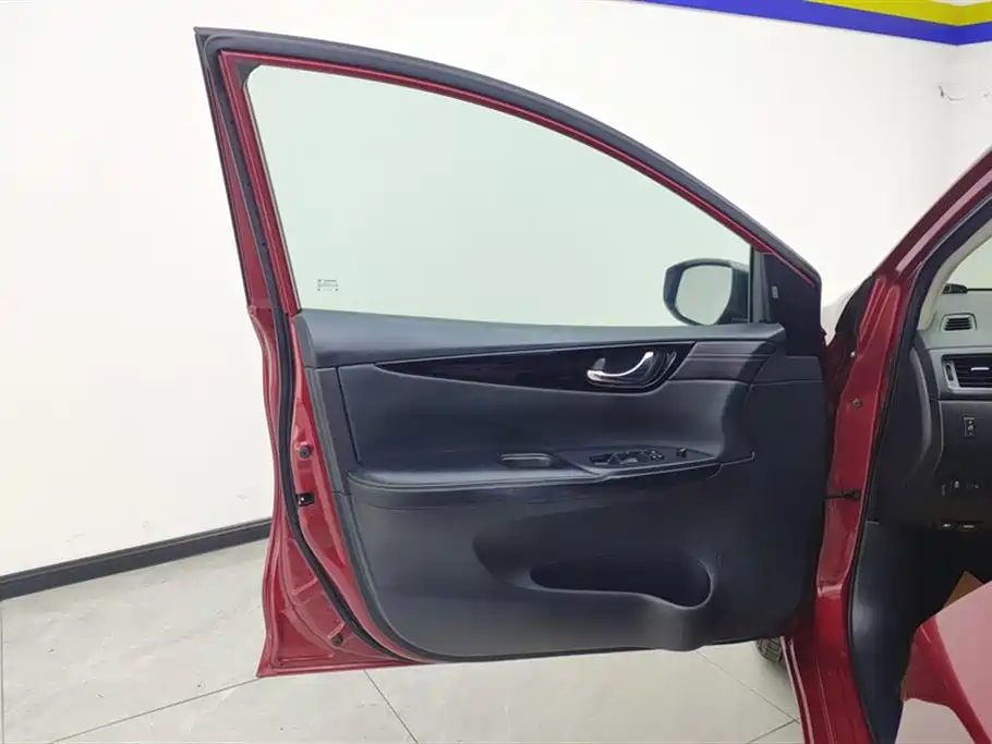 Tiida 1.6 L CVT Smart Travel