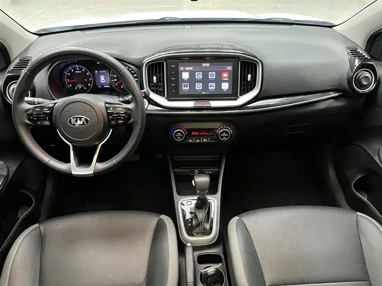 Kia Stonic 1.4 L CVT Fun Enjoyment Sunroof