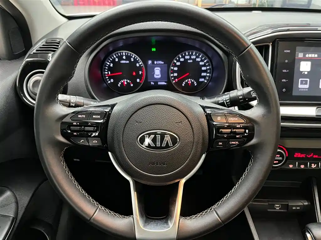 Stonic 1.4 L CVT Fun Enjoyment Sunroof