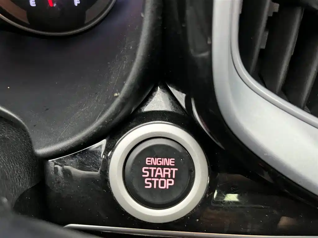 Stonic 1.4 L CVT Fun Enjoyment Sunroof