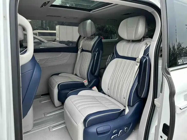 Roewe iMAX8 400 TGI Honored
