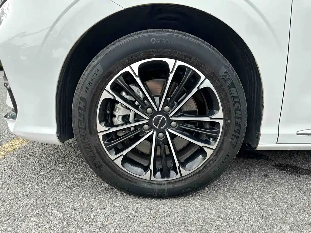 Roewe iMAX8 400 TGI Honored