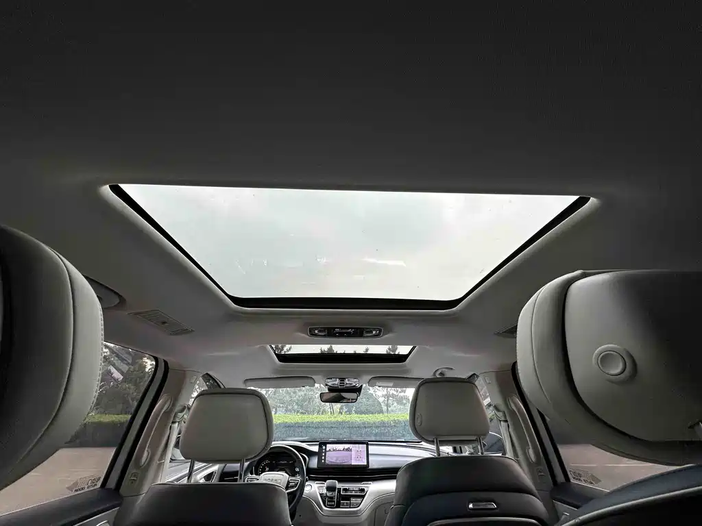 Roewe iMAX8 400 TGI Honored