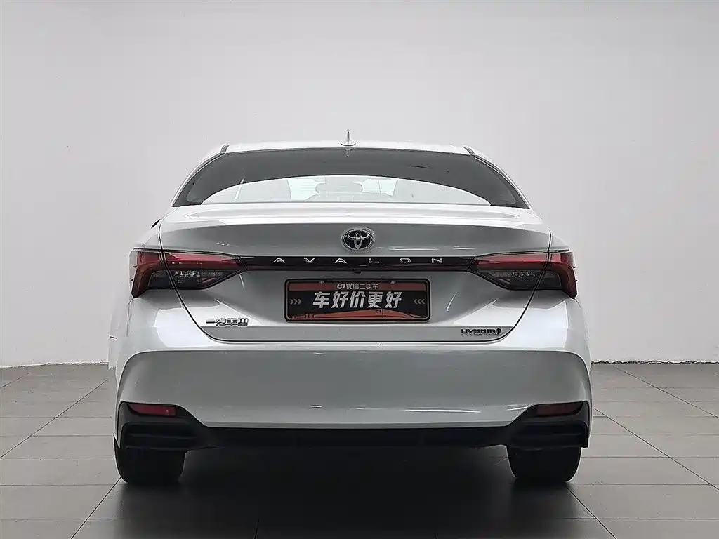 Avalon Dual Engine 2.5 L Luxury