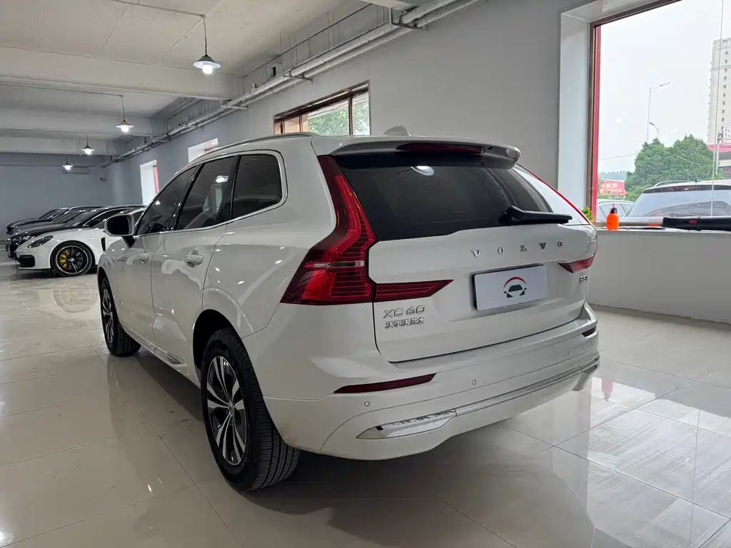 Volvo XC60 B5 4 WD Smart Ease Luxury