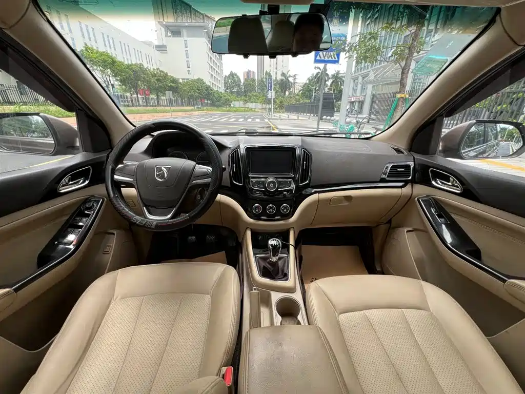 Baojun 730 1.5 L Manual Comfort 7-seat