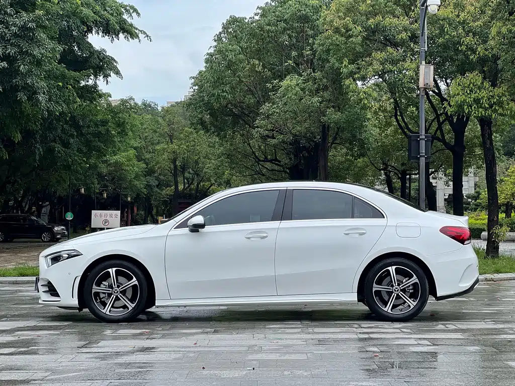 Mercedes-Benz A-Class A 200 L Sport Sedan Dynamic