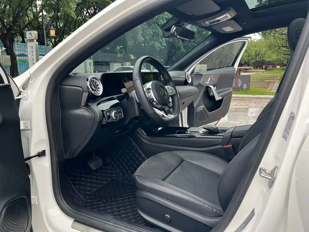 Mercedes-Benz A-Class A 200 L Sport Sedan Dynamic