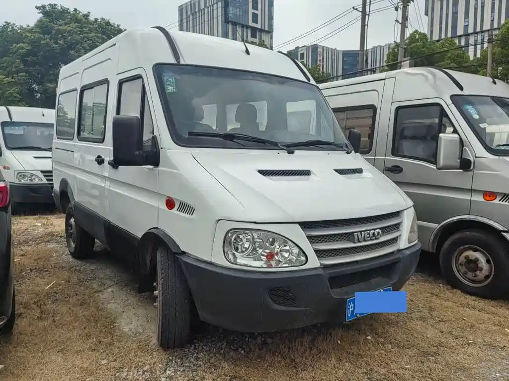Iveco Baodi 依维柯褒迪 2012款 2.5 T-A 32 基本型