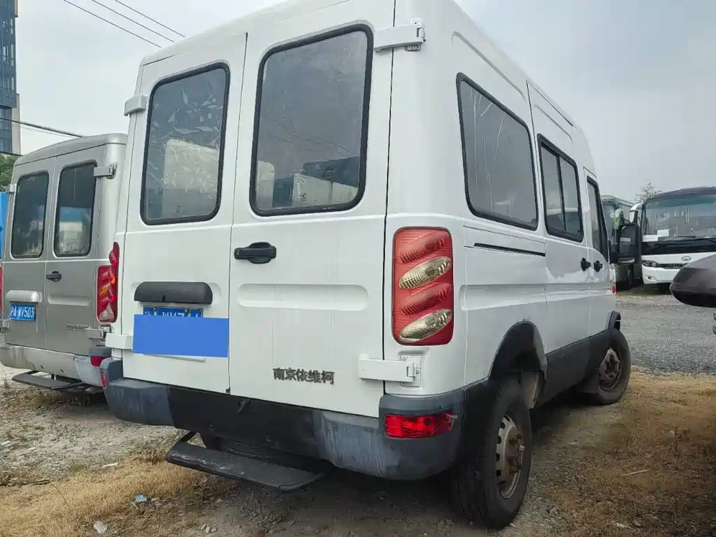 Iveco Baodi 依维柯褒迪 2012款 2.5 T-A 32 基本型