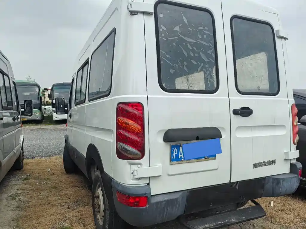 Iveco Baodi 依维柯褒迪 2012款 2.5 T-A 32 基本型