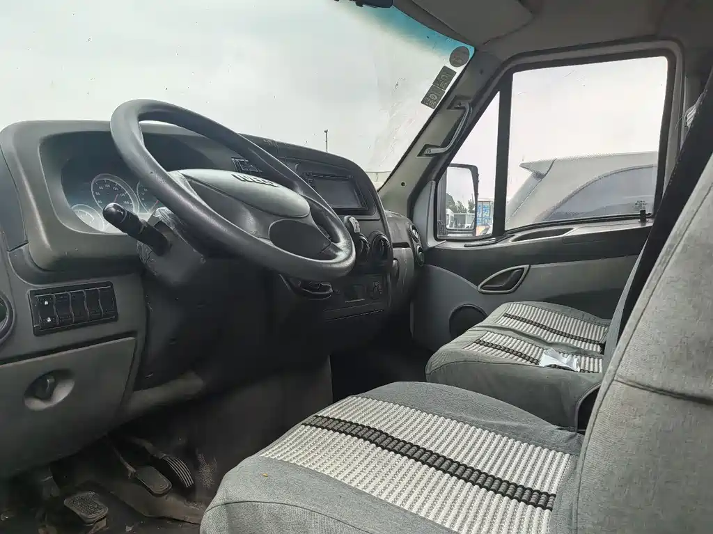 Iveco Baodi 依维柯褒迪 2012款 2.5 T-A 32 基本型