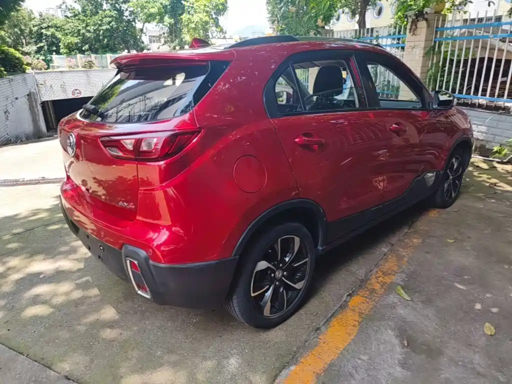 Dongfeng Fengshen AX4 1.6 L DCT Trend Style